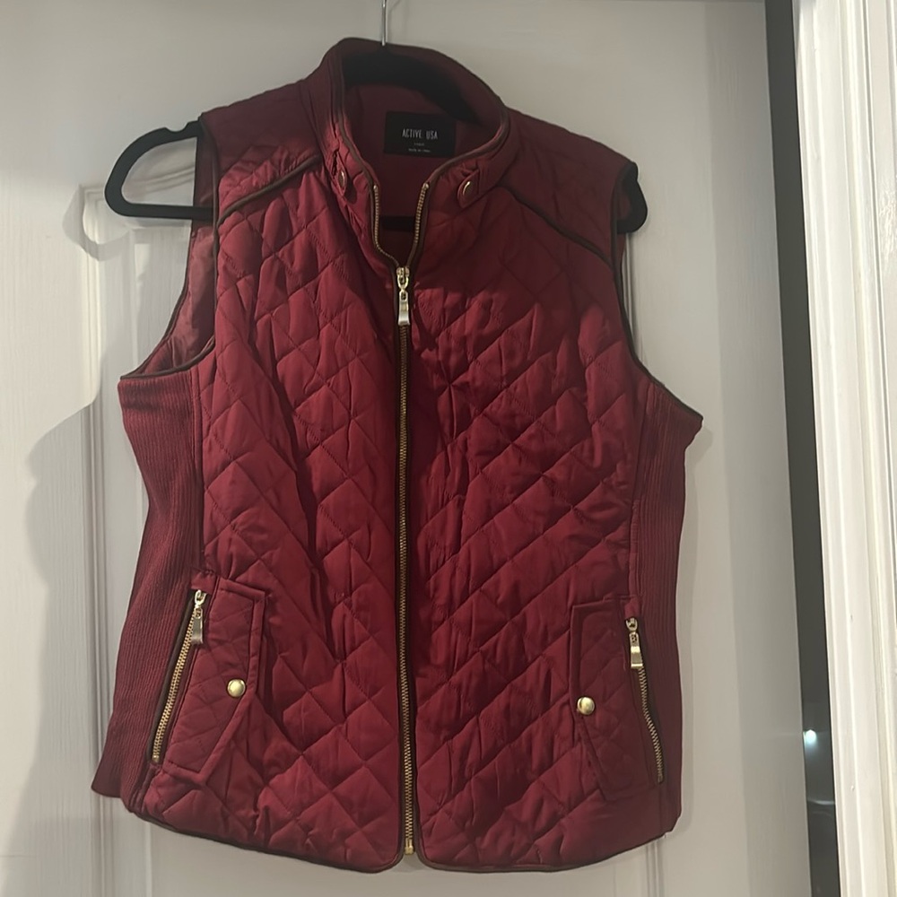Active USA Dark Red Quilted Zip Up Vest Sz L